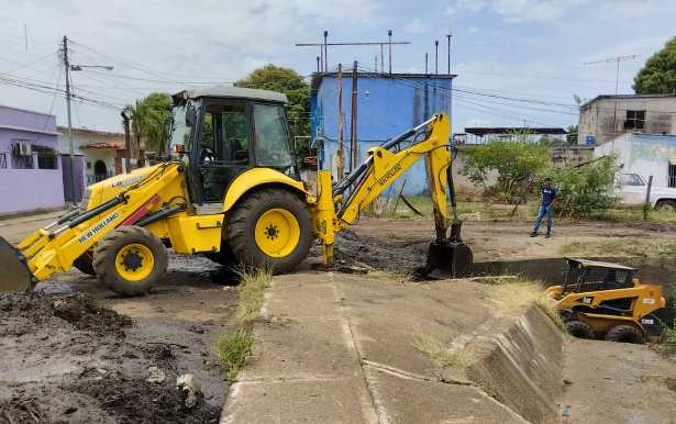 Avanzan trabajos de limpieza de drenajes en Calabozo